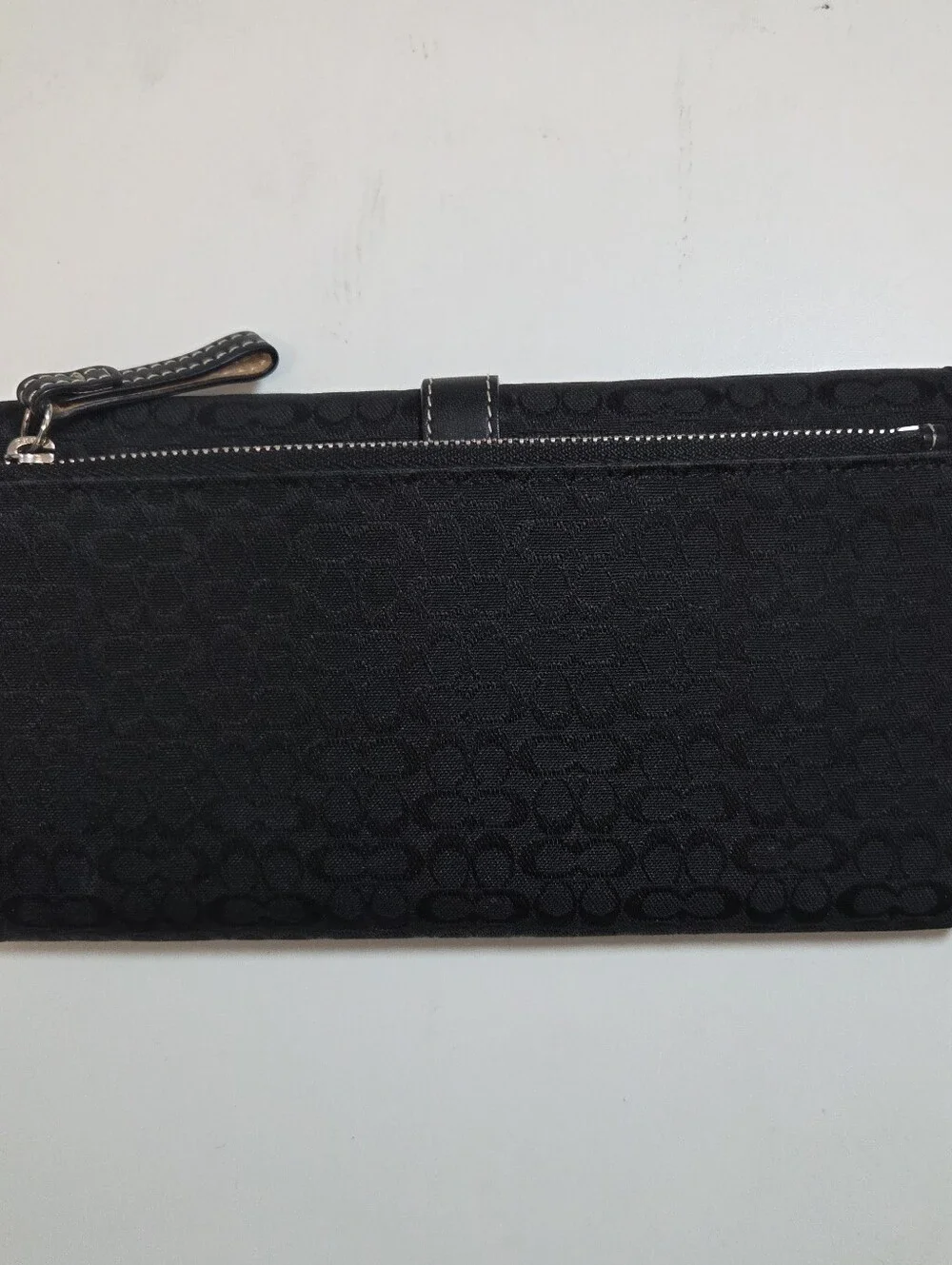 Vintage Y2K Coach Hamptons Black Signature Jacquard Wallet Buckle Detail